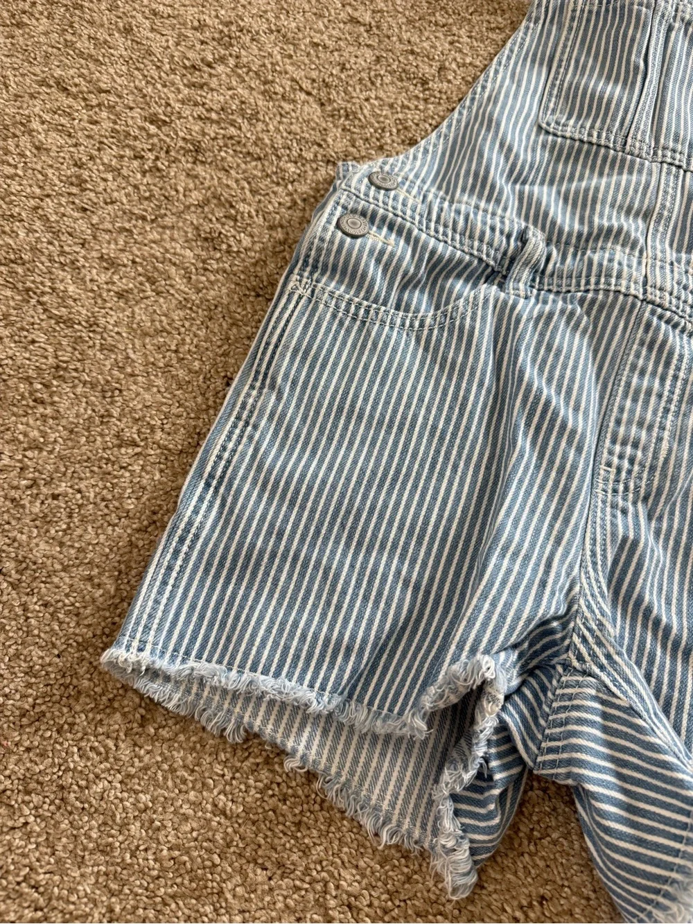 Old Navy Kids Blue Striped Denim Short Overalls Size Medium / 8